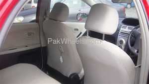 Slide_toyota-vitz--784477