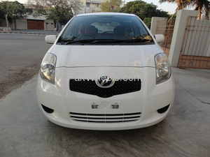 /2011/carads/toyota-vitz--816671.JPG