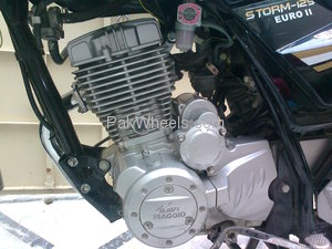 Slide_ravi-piaggio-125-2011-888293