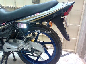 Slide_ravi-piaggio-125-2011-888294
