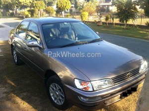 Slide_toyota-corolla-1999-890933