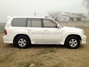 toyota-land-cruiser-2003-948929.jpg