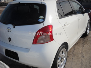 toyota-vitz-2005-942465.JPG